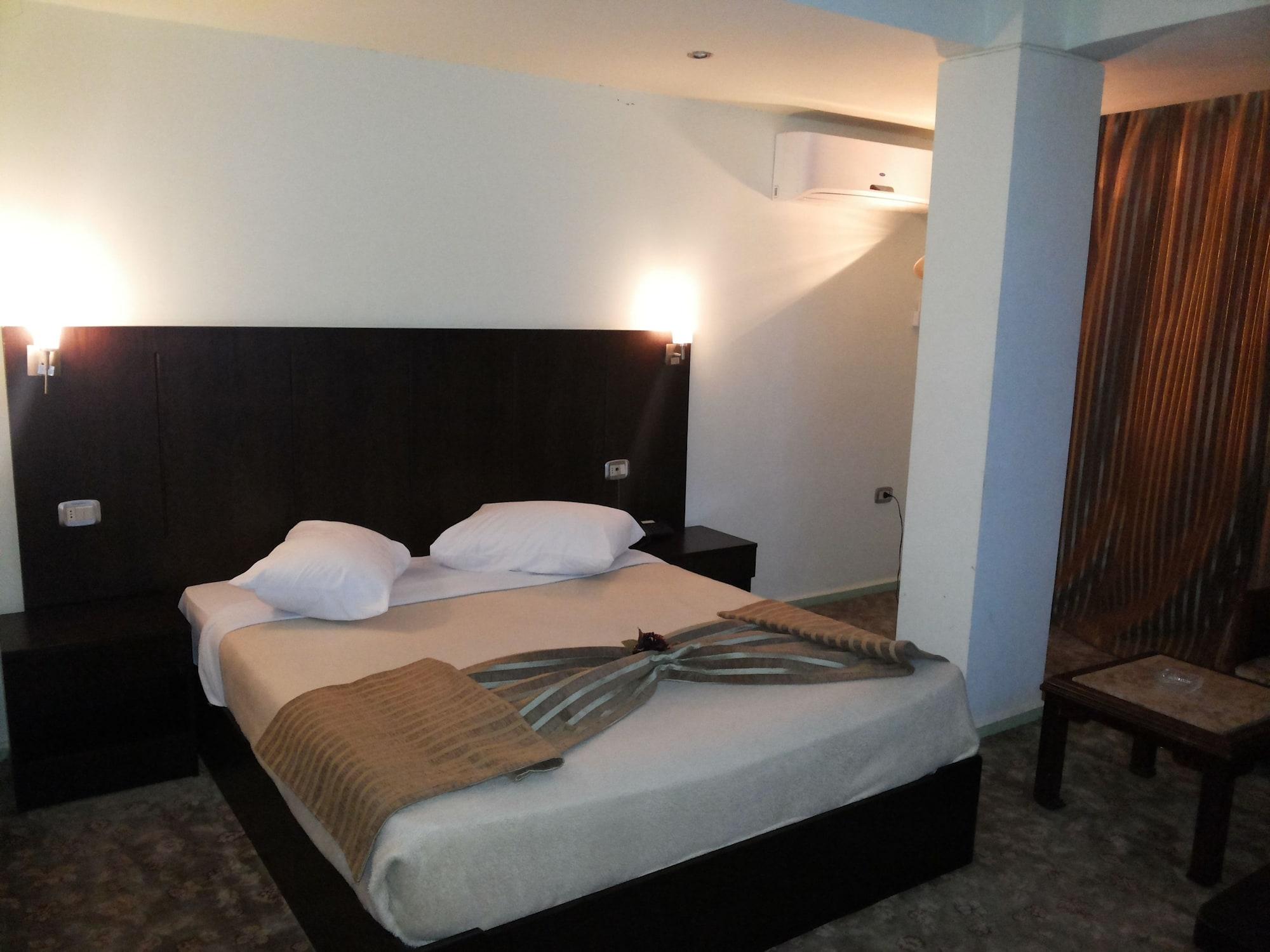 Aura Inn Hotel Cairo Giza Екстериор снимка