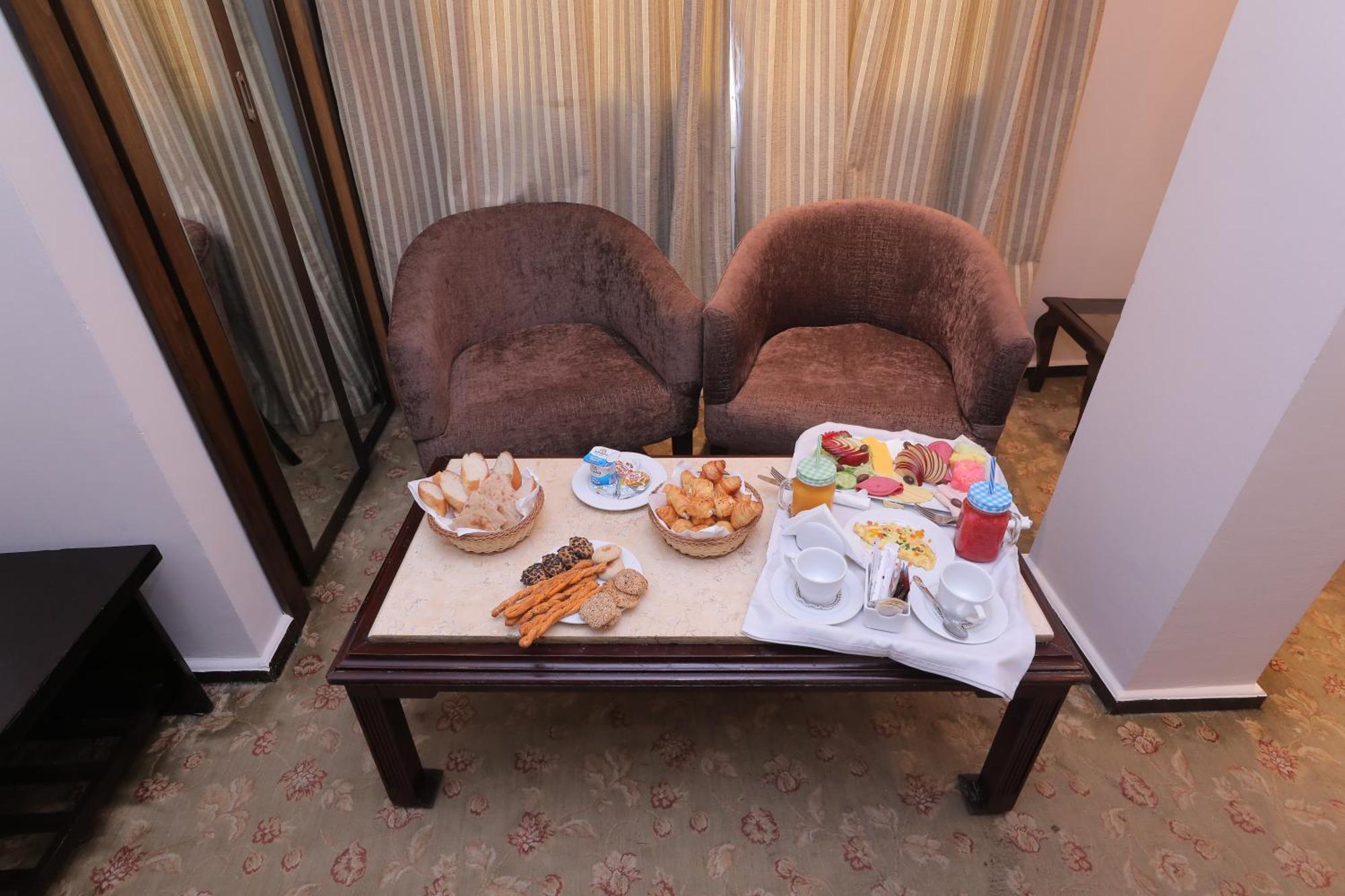 Aura Inn Hotel Cairo Giza Екстериор снимка